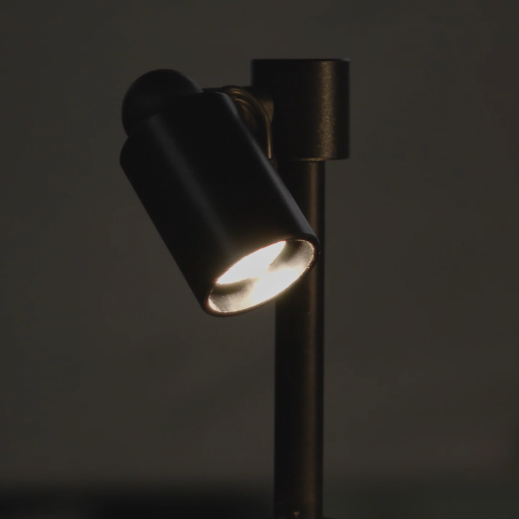 Customizable Wireless Standing Spotlights: Tailored Lighting Solutions for Every Display